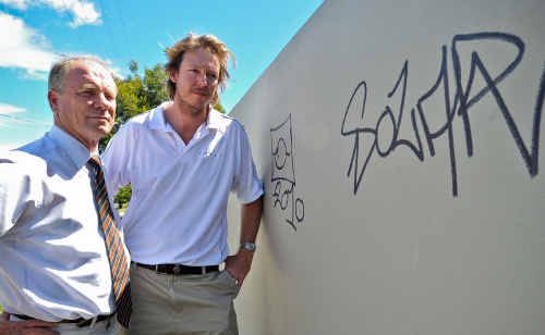 Property developer Brett Carlyle and State Member for Coffs Harbour Andrew Fraser campaigning for change at Park Beach. Property developer Brett Carlyle and State Member for Coffs Harbour Andrew Fraser campaigning for change at Park Beach.